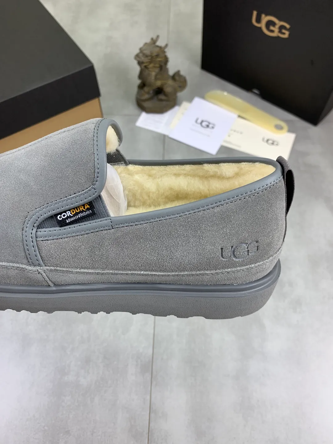 Men's men's shoes 💰P580 [New style] hot style 💰 versatile casual slip-on fur shoes 🆘 "Real Wool" [UGG] 👉 hot style men's shoes official website synchronization 🔰 quality [proud] is not comparable to the imitations in the general market 🌀 The upper is imported Italian frosted calfskin, and the lining: foot pad 🅰️ grade 🐑 real wool 👻 Only Grade A can show the effect The hand feels smooth and delicate 🔱The shoe shape is grand, only the factory can achieve it 🎄The perfect toughness of the original outsole 👻⬛️ can allow customers to bid farewell to one-time consumption. Real wool lining, super warm. Available in black or brown. Size: 39-44